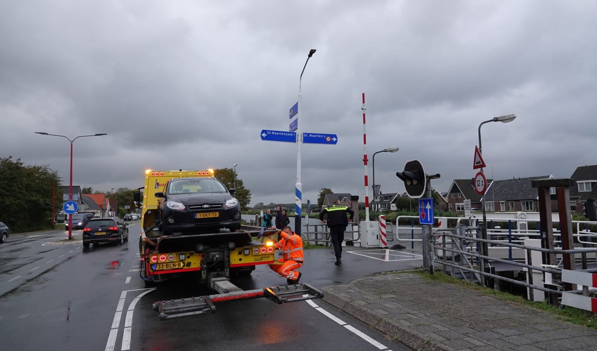 Blikschade bij de auto's in Sint Maarten.