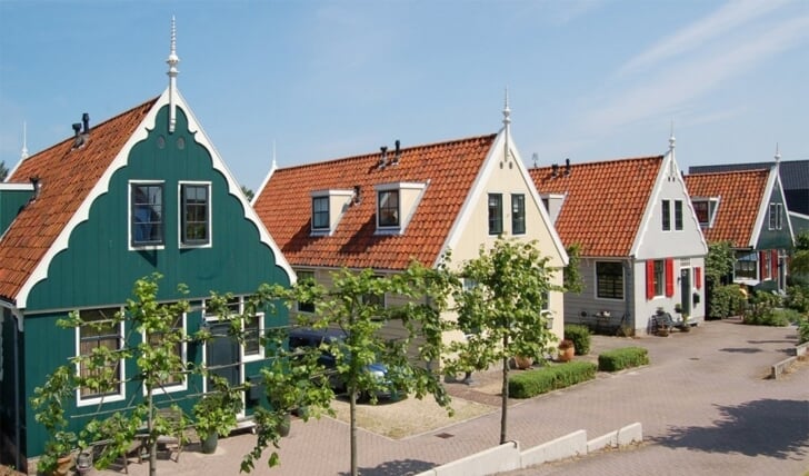 Houten woningen op de Westzanerdijk gebouwd door Somass.