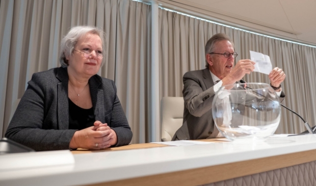 <p>Onder aanvoering van de burgemeesters Heerschop en Bijl werden de 15 partijen bekend gemaakt. </p>