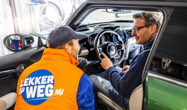 <p>De komende maanden gaan 'Lekker op Weg' teams het land door om automobilisten te helpen zuiniger te rijden.</p>