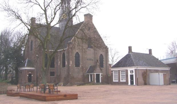 <p>De Kogerkerk in het decor voor het Zincafé.</p>
