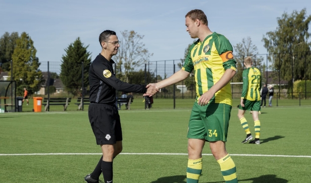 <p class="ONDERSCHRIFT" pstyle="ONDERSCHRIFT">Fluit mee bij FC Uitgeest.</p>