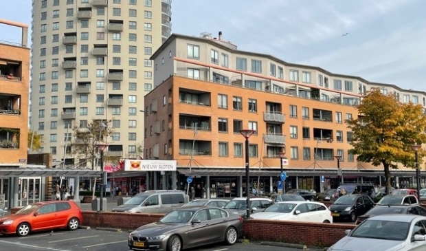 <p>De ondernemers van Winkelcentrum Nieuw Sloten zijn er bang voor dat hun omzet daalt wanneer de Sloterweg wordt afgesloten voor doorgaand verkeer.</p>