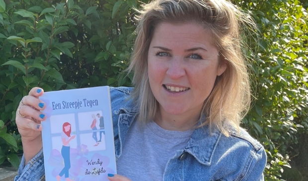 <p>Wendy de Liefde debuteert met 'Een streepje tegen'.</p>