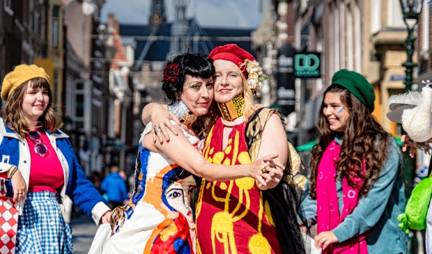<p>De kleurrijke parade vraagt deze maand aandacht voor Borstkanker. </p>