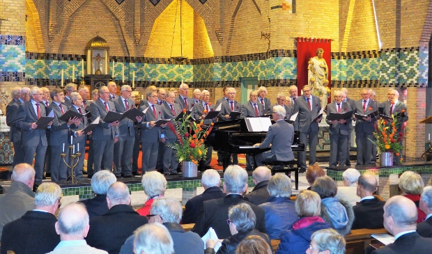 <p>Regiomannenkoor Die Gouwe Sanghers uit Boskoop is met spoed op zoek naar een nieuwe dirigent. </p>