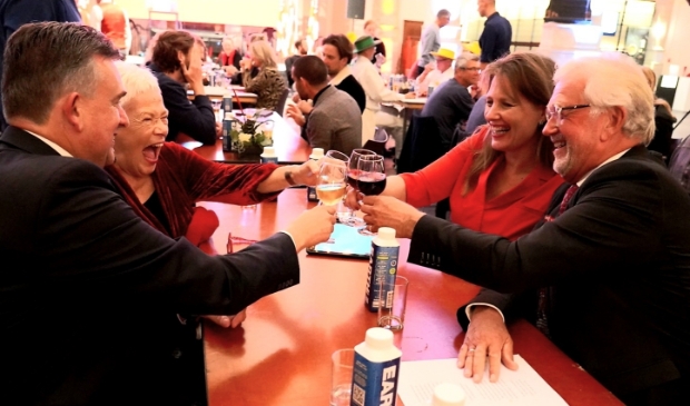 <p>Emile Roemer, Marie van Rossen, Anja Shouten en Piet Bruinooge in één team.</p>