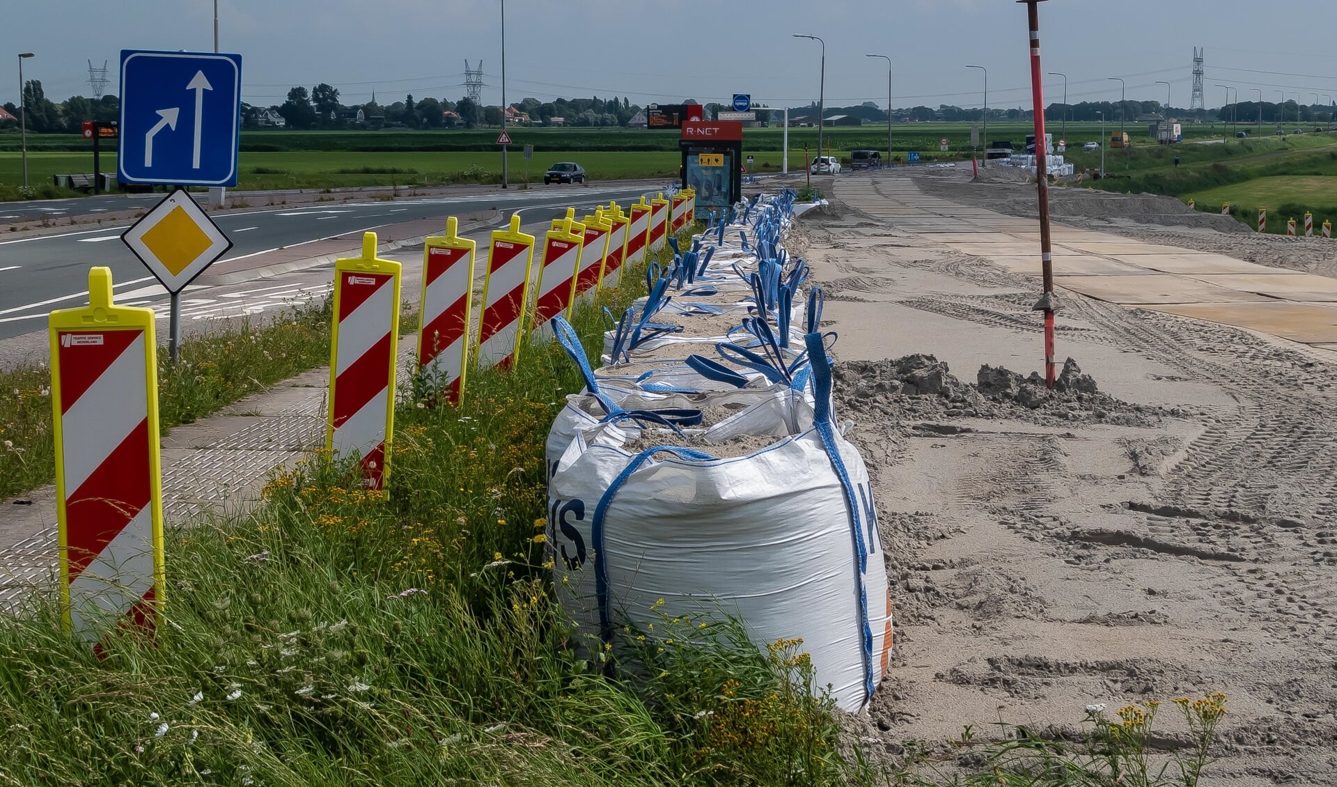 De Provincie kan momenteel niet verder met het werk aan de N247 bij Het Schouw, net ten noorden van Amsterdam. 