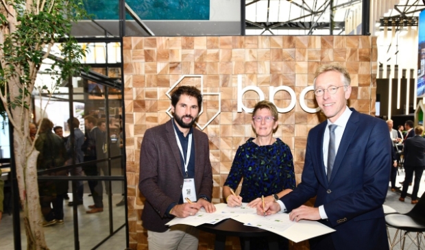 <p>Wethouder Thijs Kroese, Riena Tienkamp en Martijn Hemmer hopen dat zoveel mogelijk mensen meepraten.</p>