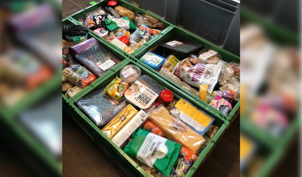 <p>De Voedselbank Zaanstreek hoop op volle kratten voor streekgenoten die het niet zo breed hebben. </p>