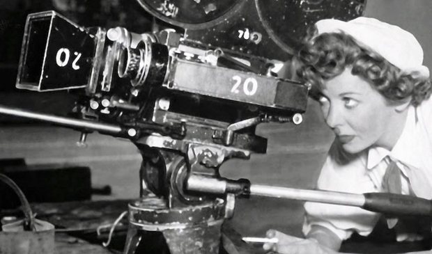 <p>Women make film.</p>