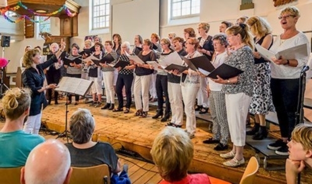 <p>De repetities zijn weer begonnen en terug op de vertrouwde plek in de Bijenkorf in Assendelft. </p>