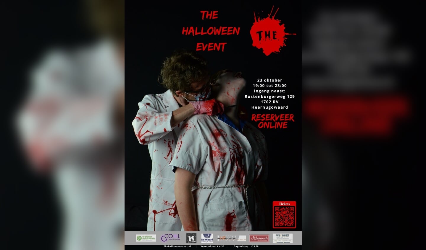 De poster van The Halloween Event met twee vrijwilligers die verkleed zijn en de belangrijke informatie van het evenement zelf.