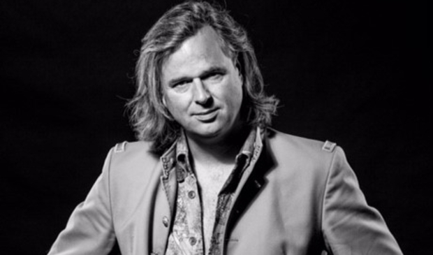 <p>Erwin Nyhoff bezingt overleden muzikale helden.</p>