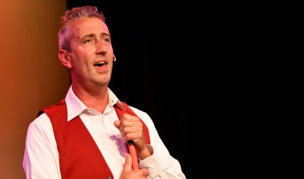 <p>De Zaanse zanger Jan Sjouwerman is één van de artiesten die je live kunt ontmoeten tijdens de Zaanse Top 500.</p>