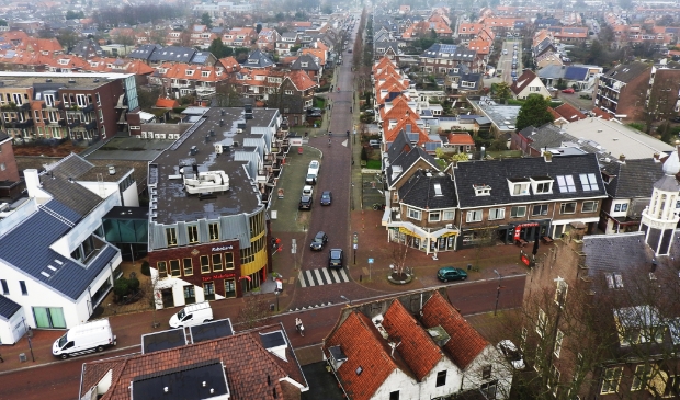 <p>De kruising Torenstraat-Dorpsstraat vanuit vogelperspectief.</p>