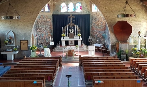 <p>De Bavokerk in Ursem bestaat een eeuw.</p>