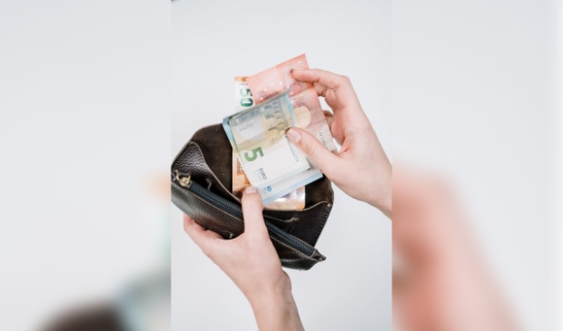 <p>Brutominimum loon gaat omhoog, de vraag is 'merken de minima het straks ook in de portemonnee?'</p>