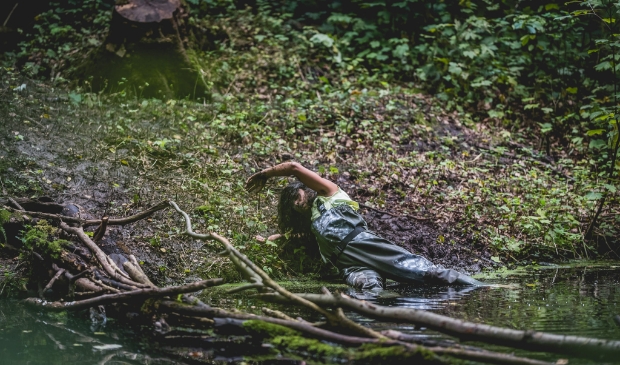 <p>Tijdens een optreden in het Amsterdamse Bos.</p>
