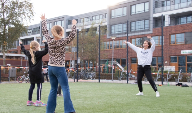 <p pstyle="PLAT">Sport-en cultuurclinics op Cruyff Court Daalmeer.</p>