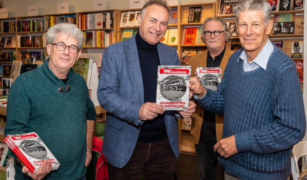 <p>Van links naar rechts voormalig NNC-journalisten Bert Roozendaal, Leo Fijen en Hans Polder. Rechts VHP-voorzitter Gerard Schotsman.</p>