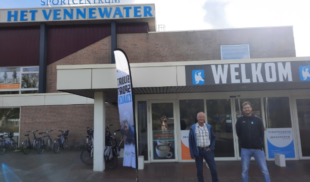 <p>Frans Endel (links) en Bart Ploeger staan voor sport in Heiloo.</p>