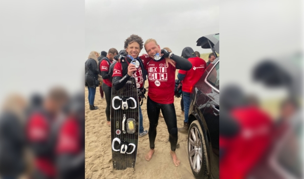<p>Hans Bobeldijk en Dennis de Koning bij de finish.</p>