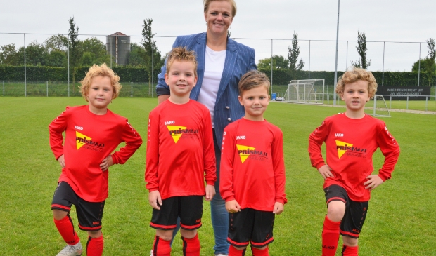 <p>Elles de Groot tussen de jonge talenten. </p>