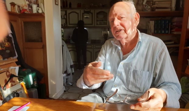 <p>Evert van Voorst met de druppelbril: per ongeluk ontstaan.</p>