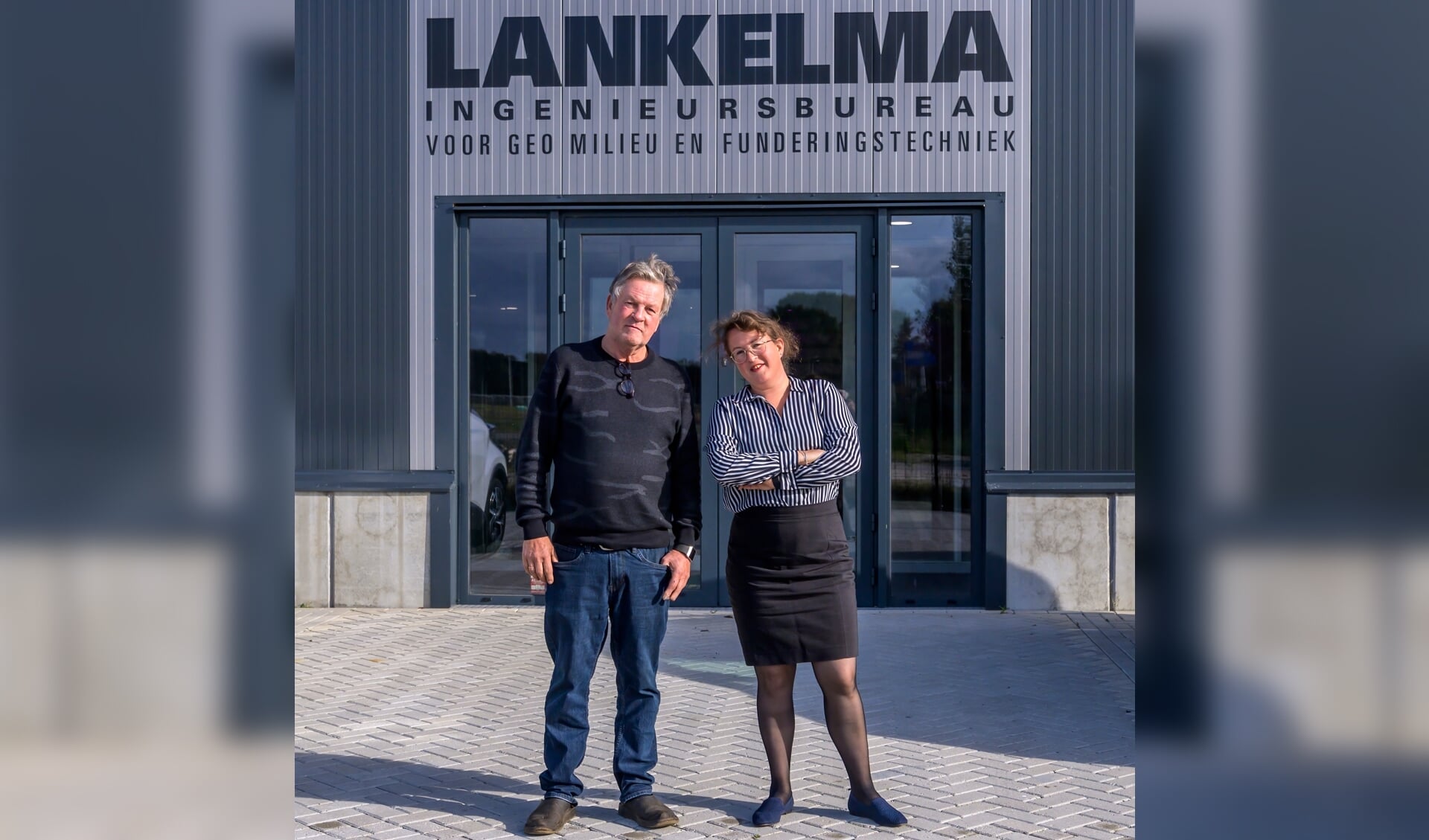 Gerard en Anne Lankelma voor de entree van het nieuwe pand in de Baanstee.