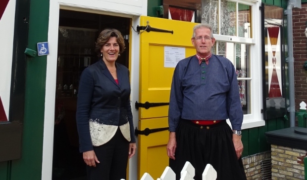 <p>Burgemeester Marian van der Weele bezoekt Marker Museum.</p>