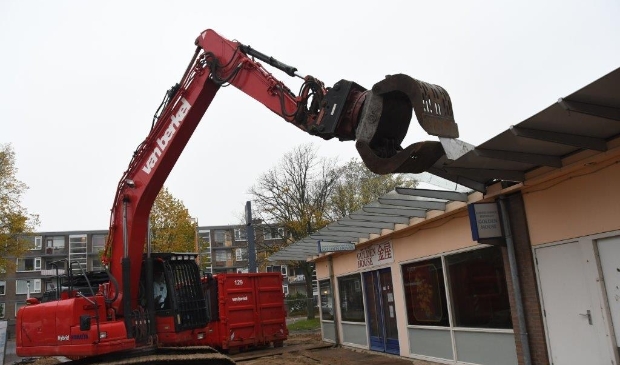 <p>De sloop van de winkels op Europaplein is begonnen.</p>