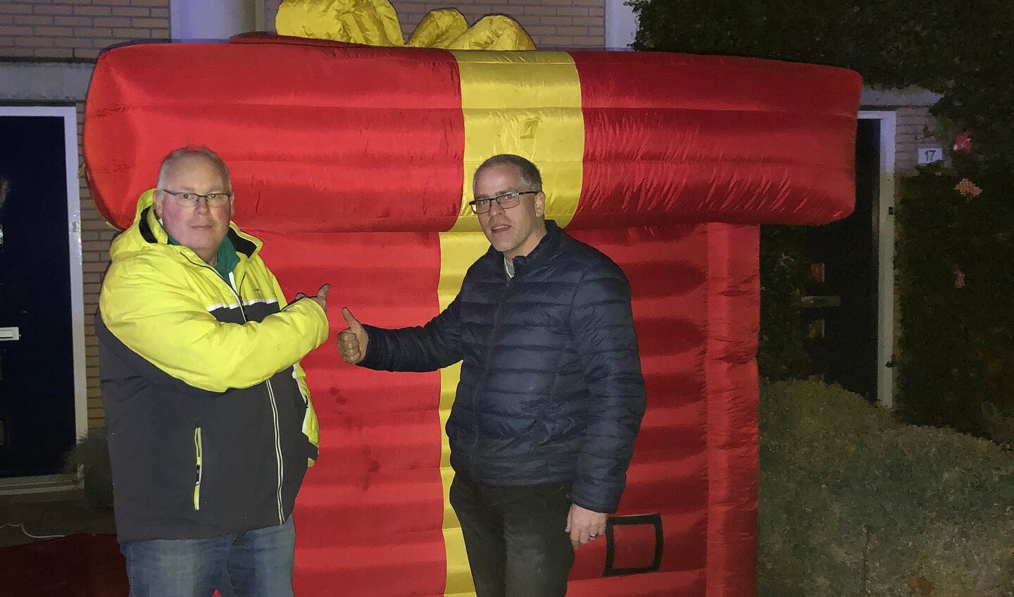 Het Grootste cadeau van Nederland' is ook op het Sinterklaasfeest te vinden. Links comitévoorzitter René de Reus en zijn medeorganisator. 