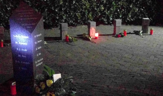 <p>Slachtoffers van de Schipholbrand zijn herdacht.</p>