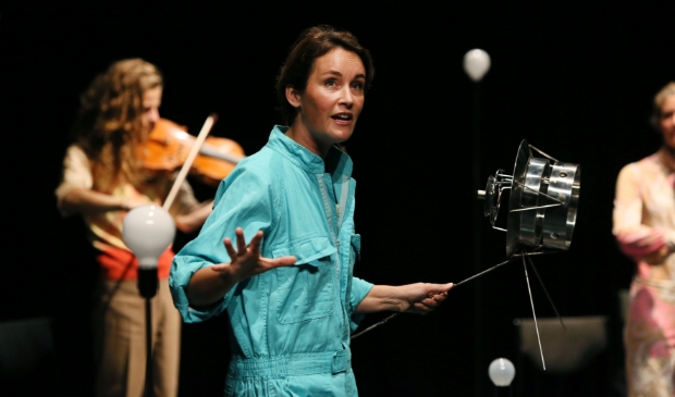 <p><strong>Theatervoorstelling Voyagers.</strong></p>