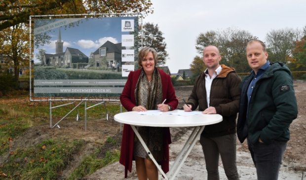 <p>Volgend jaar staan hier woningen en een school: de Hemmertoren.</p>