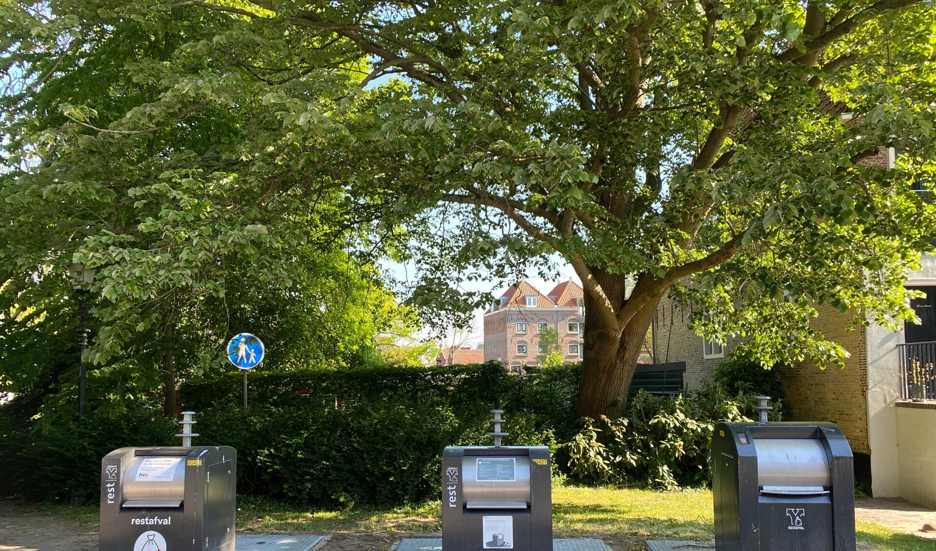 Geen vuilniswagens meer in centrum Enkhuizen.