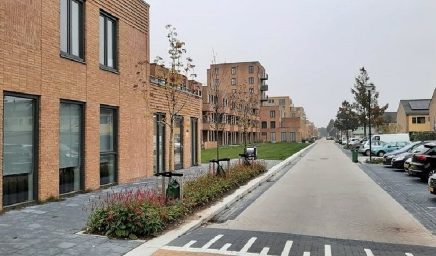 Terwijl de wachtlijst voor woningzoekenden ongekend groot is, staan aan de Siriusstraat in Hoorn enkele honderden appartementen leeg.