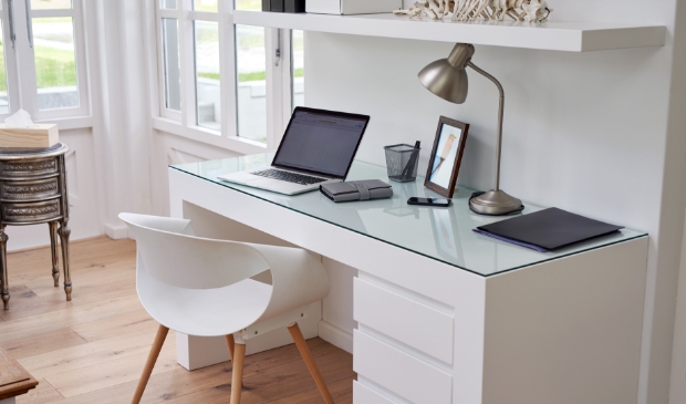 <p>Wanneer je partner continu aan het bellen is aan de keukentafel kan dit irritaties opleveren. </p>