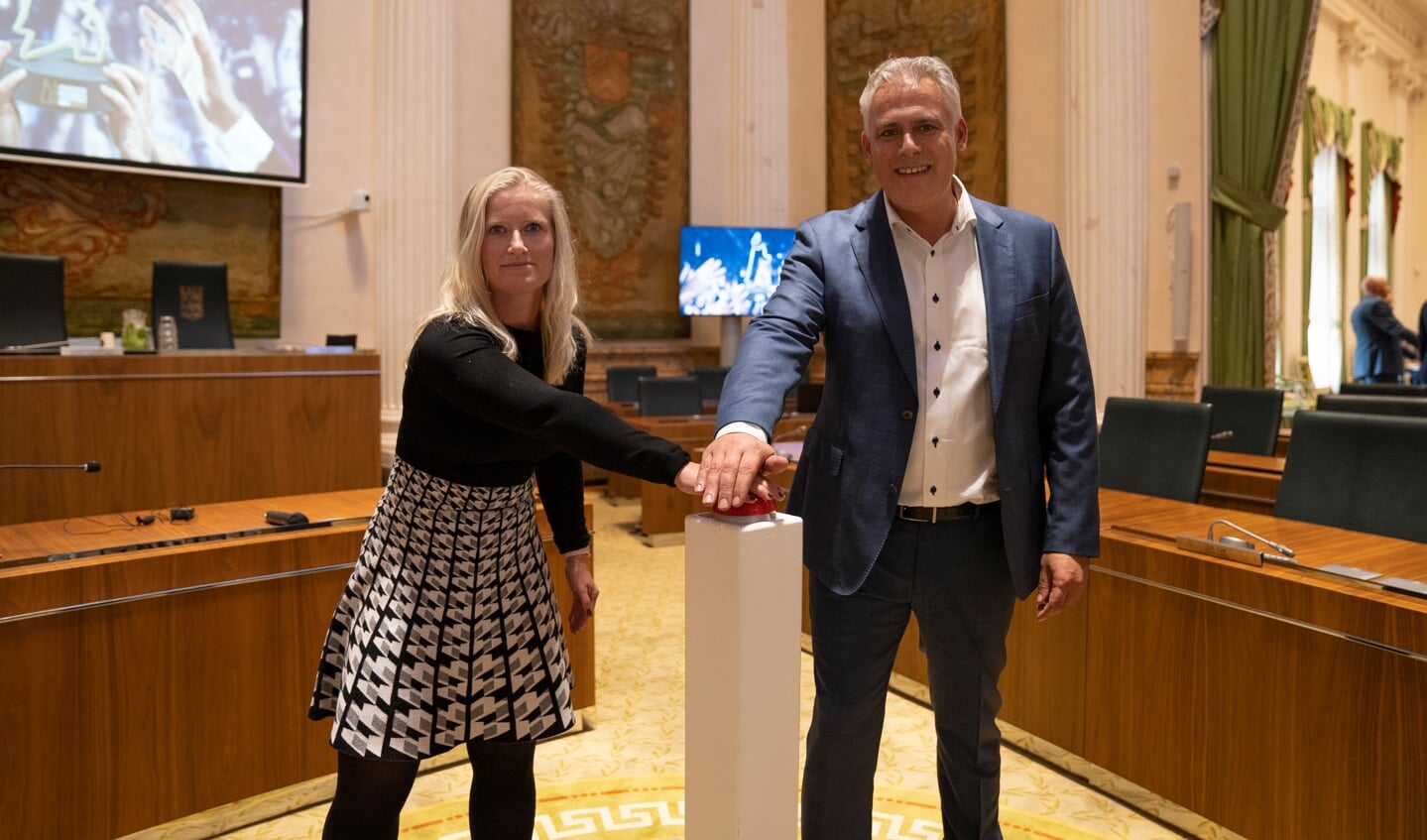 Juryvoorzitter en gedeputeerde Ilse Zaal en plaatsvervangend voorzitter Bas Leijten (Nationale Nederlanden).