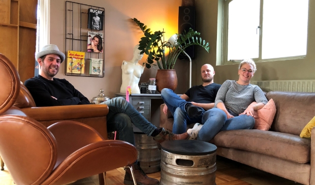 <p>Sjors Lars, Ivo en Lara in de gezellige huiskamersfeer van Rozemeijer aan de Jaagweg. </p> 