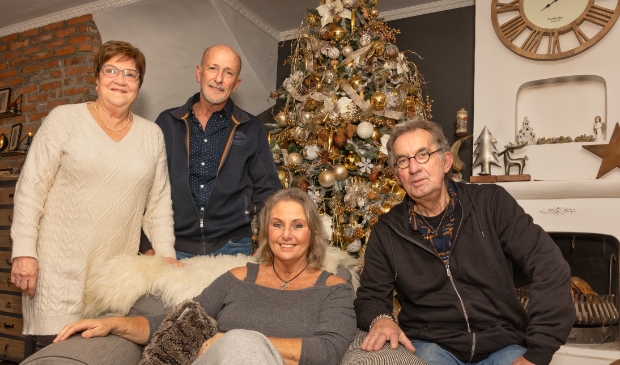 <p>Van links naar rechts: Tonny Elshoff, Jan van der Munnik, Willeke Jacobs-van der Munnik en Theo Jacobs.</p>
