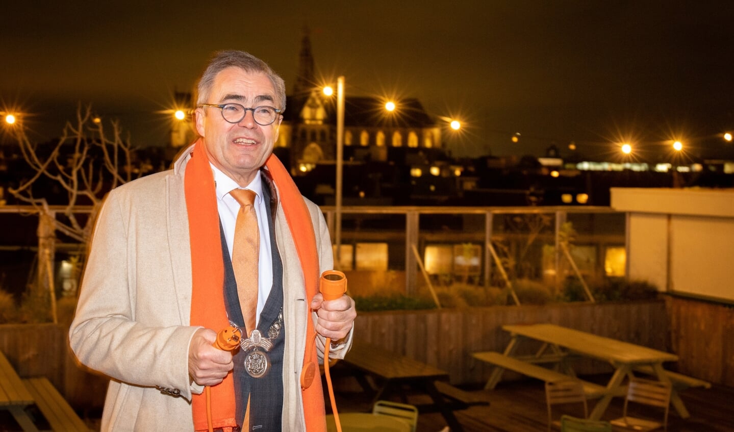 Burgemeester Wienen gaf het figuurlijke startschot voor Orange the World Haarlem.