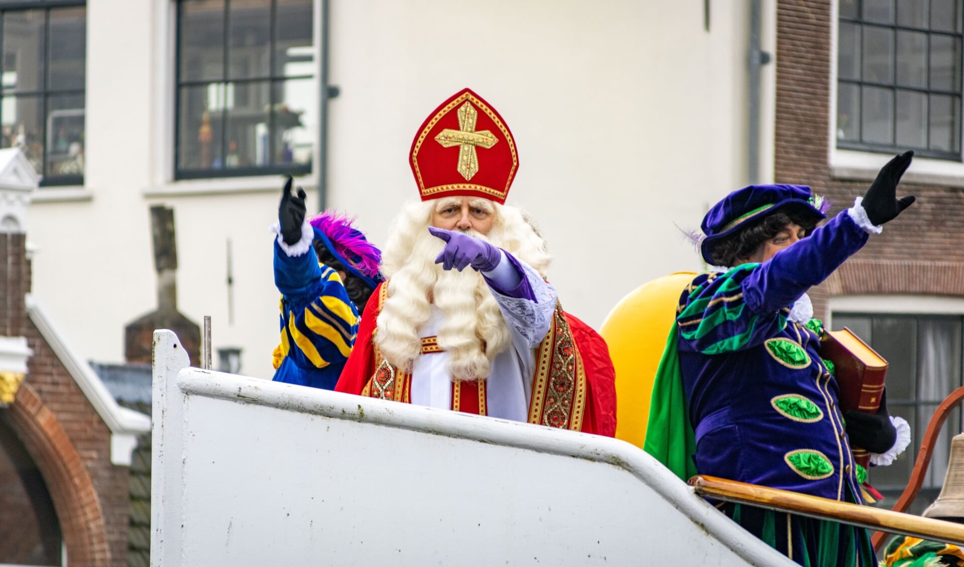Sinterklaas komt weer aan in Haarlem.