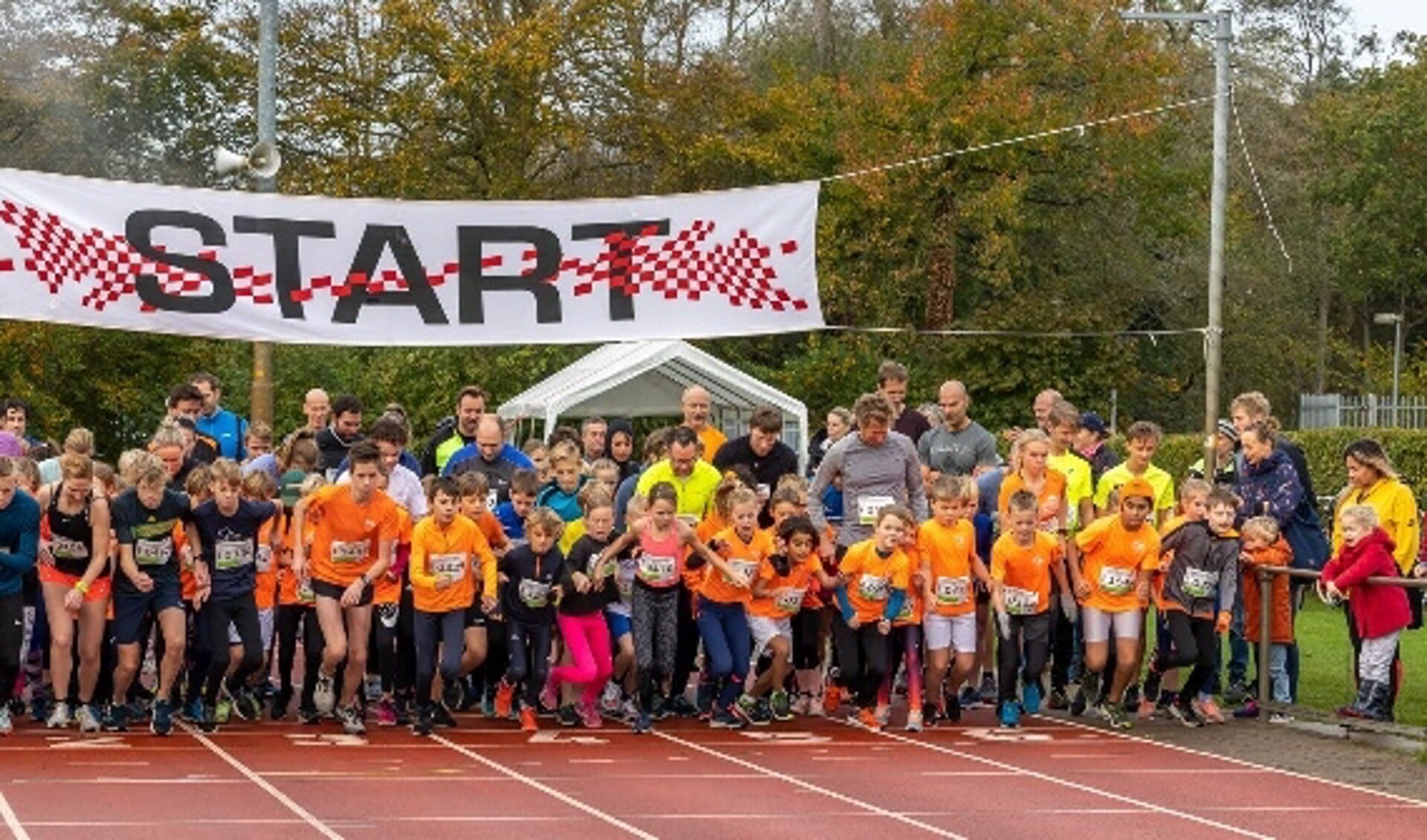 De start van de 2,2 km en 4 km loop.