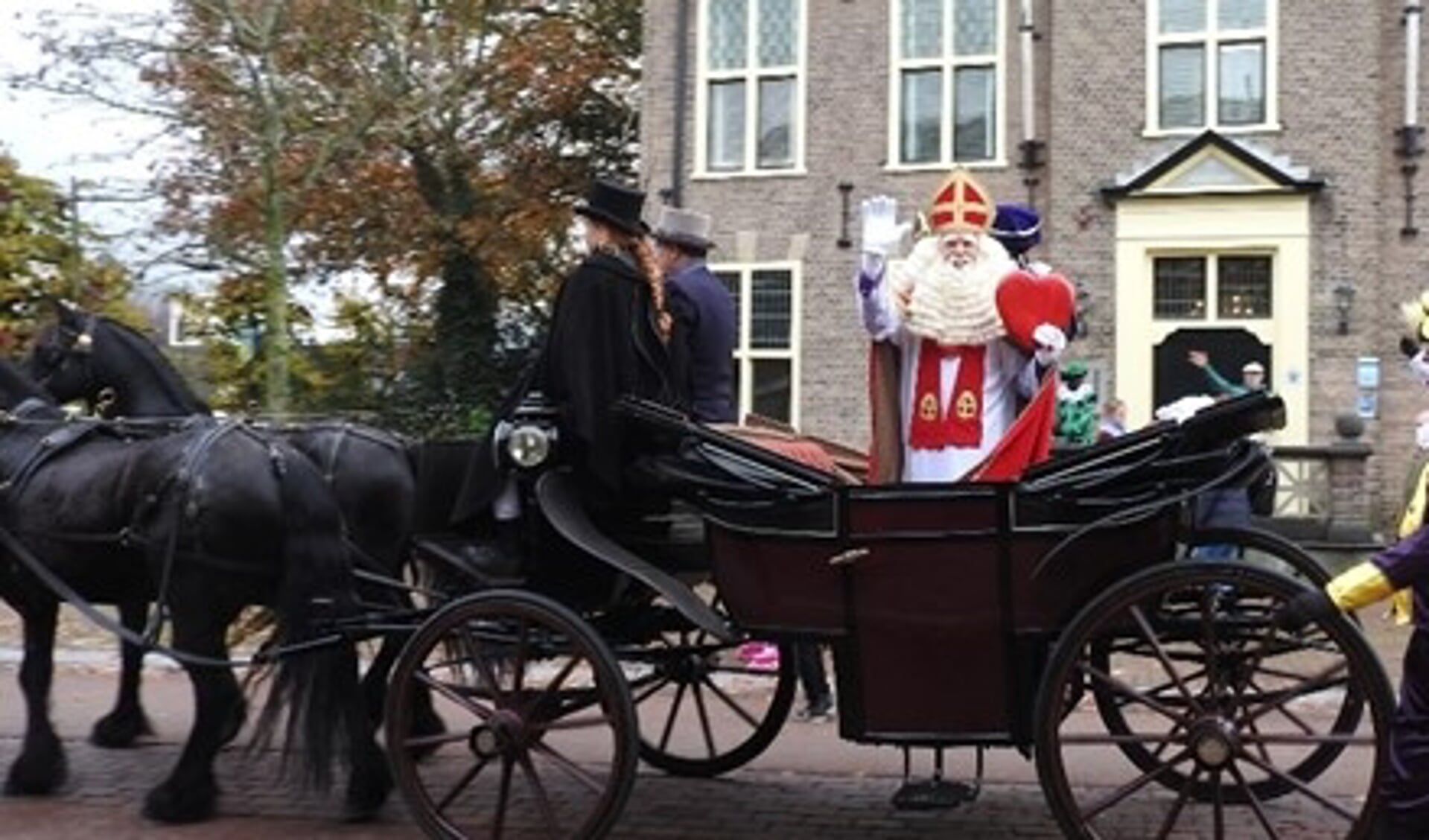 Castricum: Sinterklaas voor het Oude Raadhuis