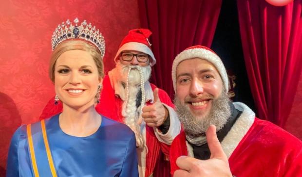 <p>Arno en Minko op de foto met koningin Máxima (wassen beeld).</p>