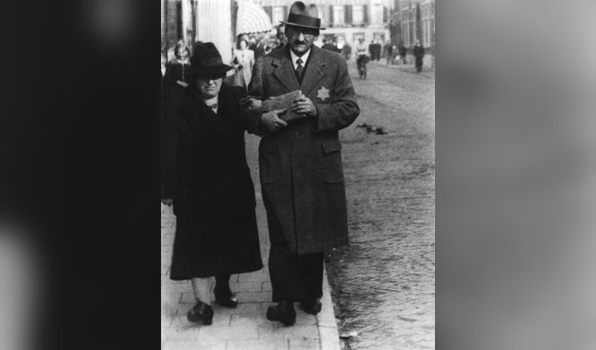 Julianastraat, voorjaar 1942. Deze foto is kort voor hun deportatie op 30 september 1942 gemaakt.