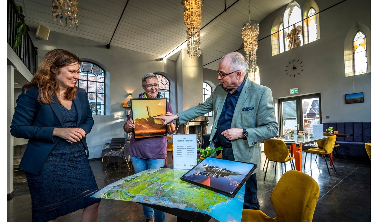 Wethouder Jeroen Schalkwijk opende de expositie ‘Een lokale ode aan het landschap’ in het Valerius Boutique Hotel.