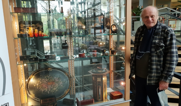 <p>Frans Poulain blijft nieuwe thema's bedenken voor de exposities in het gemeentehuis.</p>